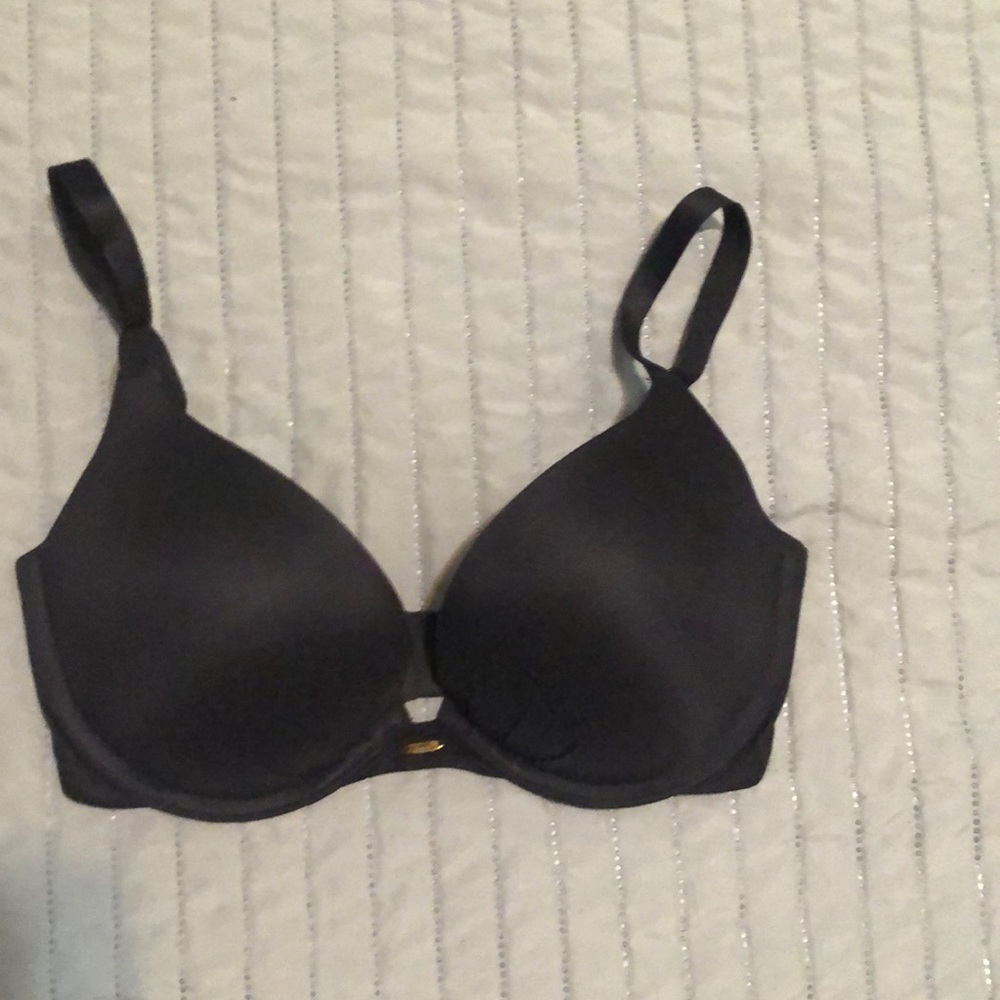 Victoria’s Secret Fabulous plunge bra